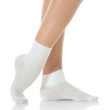 Load image into Gallery viewer, Female model wearing MONDOR Ankle Length Socks, Style: 167, Colour: 56-White.
