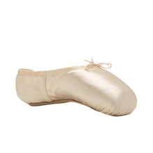 Load image into Gallery viewer, Product image of BLOCH TMT B-Morph Moldable Pointe Shoe, style ES0170L, colour Satin Pink, 45 degree side view.