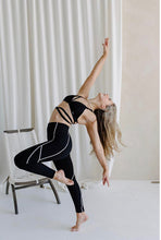 Load image into Gallery viewer, Tendu Arabesque 2.0 Sports Bra