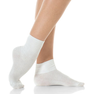 Female model wearing MONDOR Ankle Length Socks, Style: 167, Colour: 56-White.